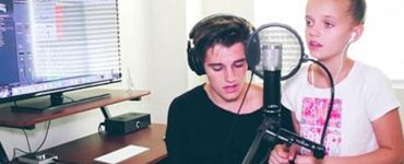 siblings sing f