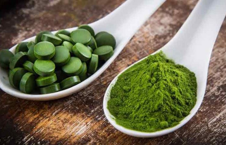 spirulina chlorella beneficii 759x488