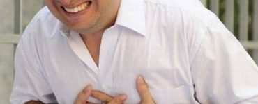 man chest pain 600x449