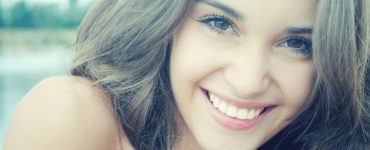 women smiles 00364102