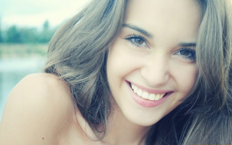 women smiles 00364102