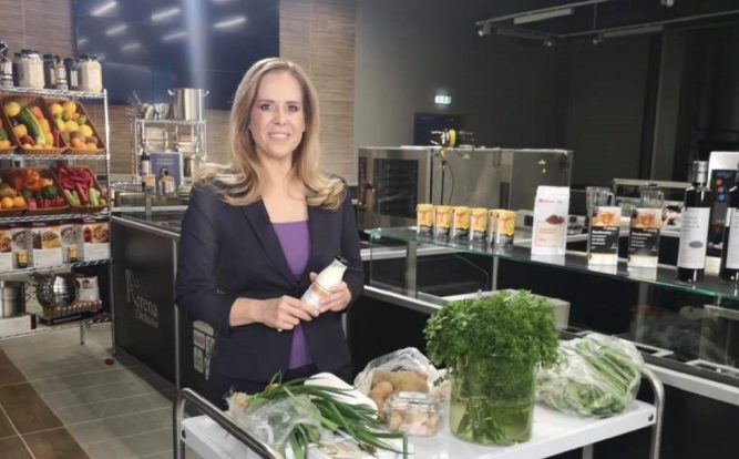 Nutriționistul Mihaela Bilic „Mâncarea se mănâncă cu lingura nu se bea cu paiul 2