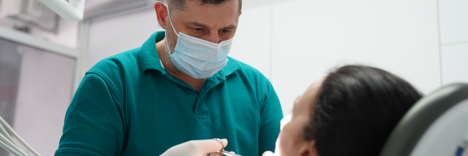 Implanturi dentare accesibile și plan de tratament personalizat la Clinicile Dr. Petru